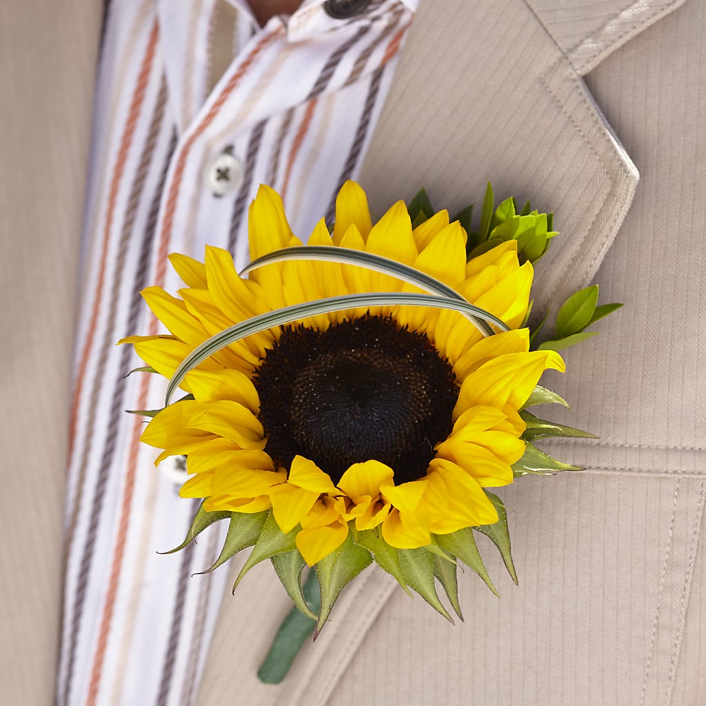 Free Spirit Boutonniere – SB FLORAL & DESIGN, Erie IL