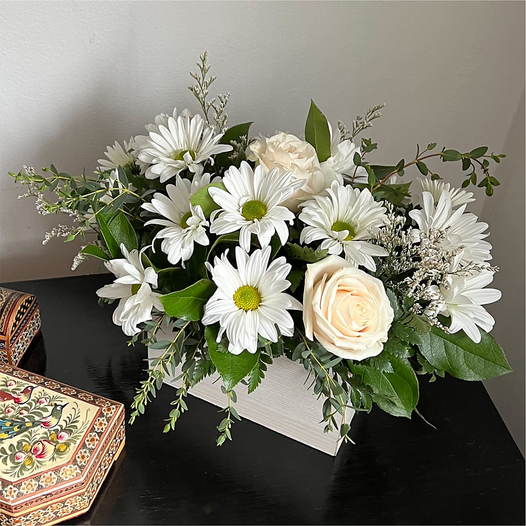 Fresh Linen Box Bouquet – SB FLORAL & DESIGN, Erie IL